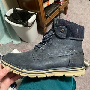 Men’s size 8.5, Dark blue boots